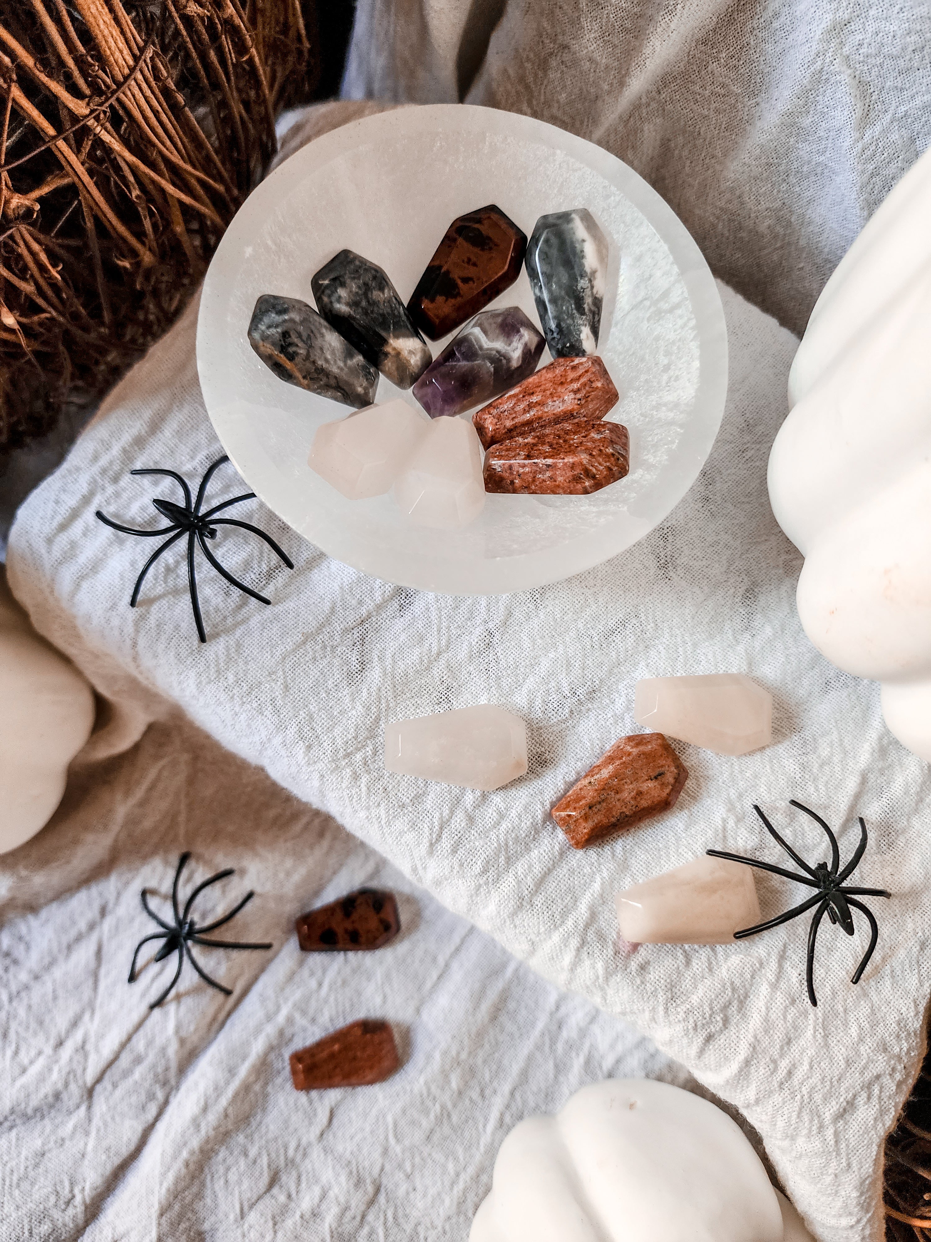 HALLOWEEN - COFFIN CRYSTAL CARVINGS