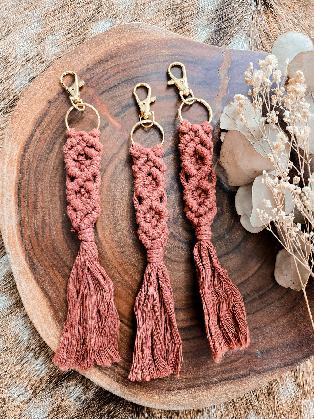 MACRAME KEYCHAIN - LEO