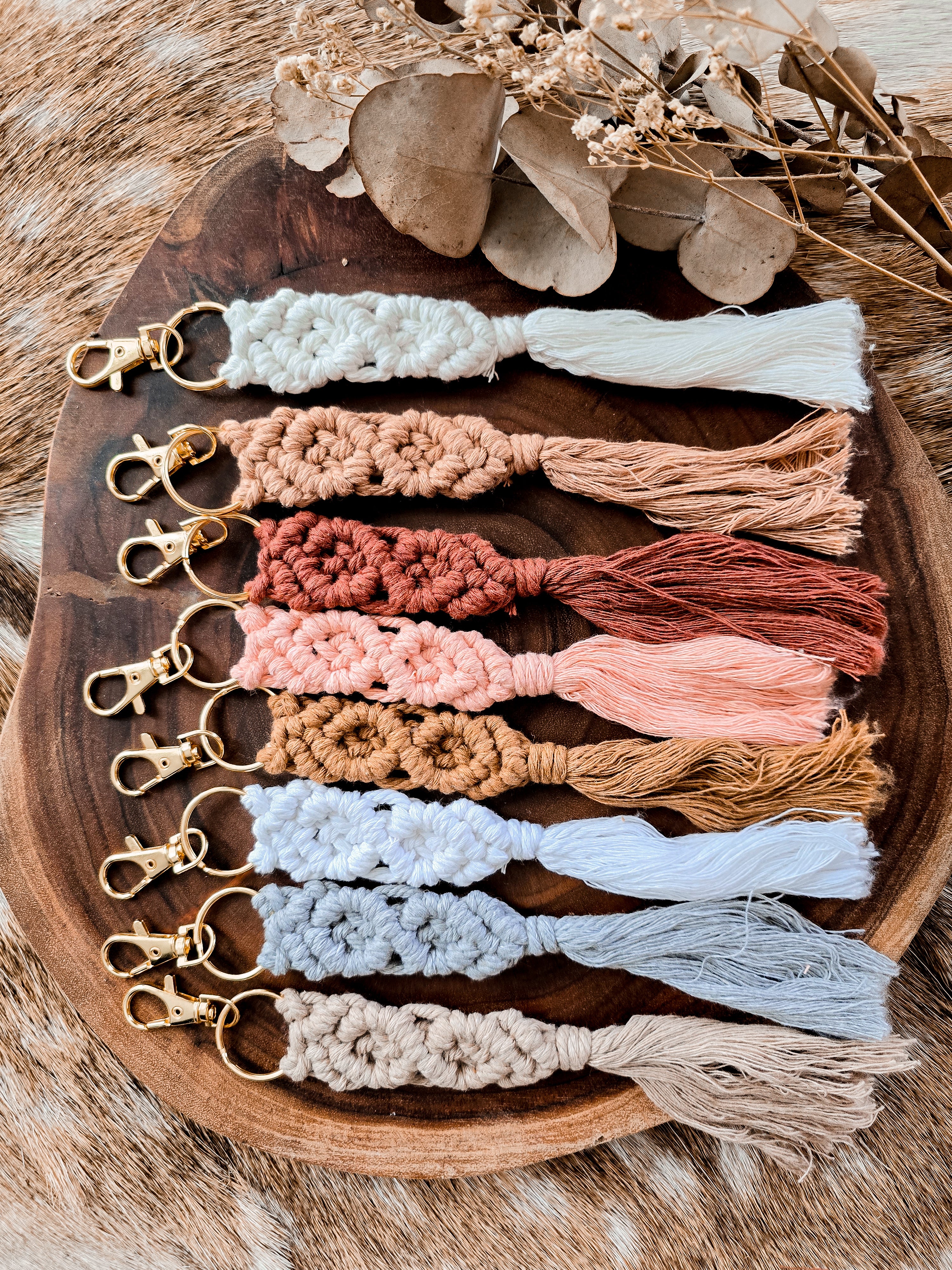 MACRAME KEYCHAIN - LEO