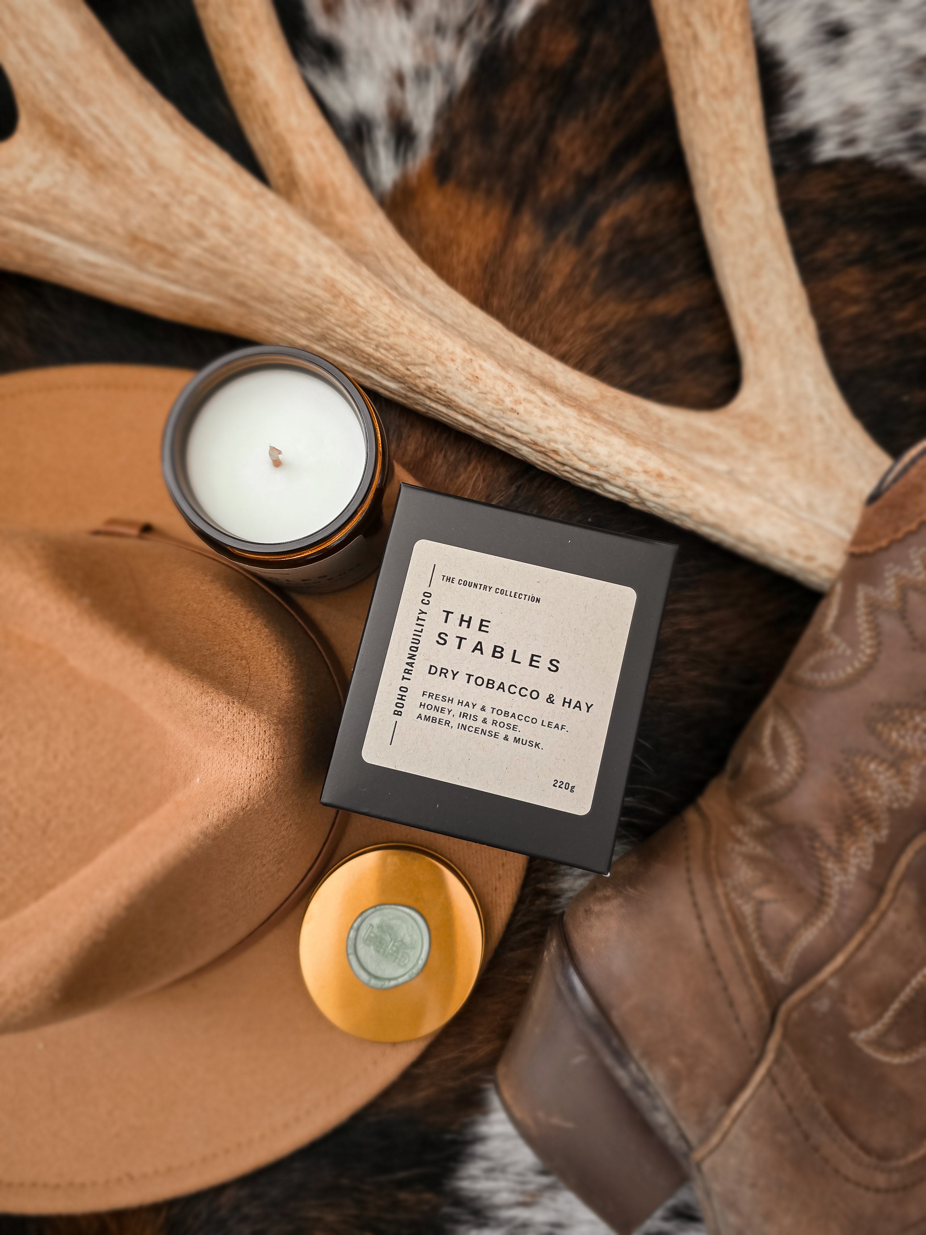THE COUNTRY COLLECTION: THE STABLES - MEDIUM GLASS CANDLE