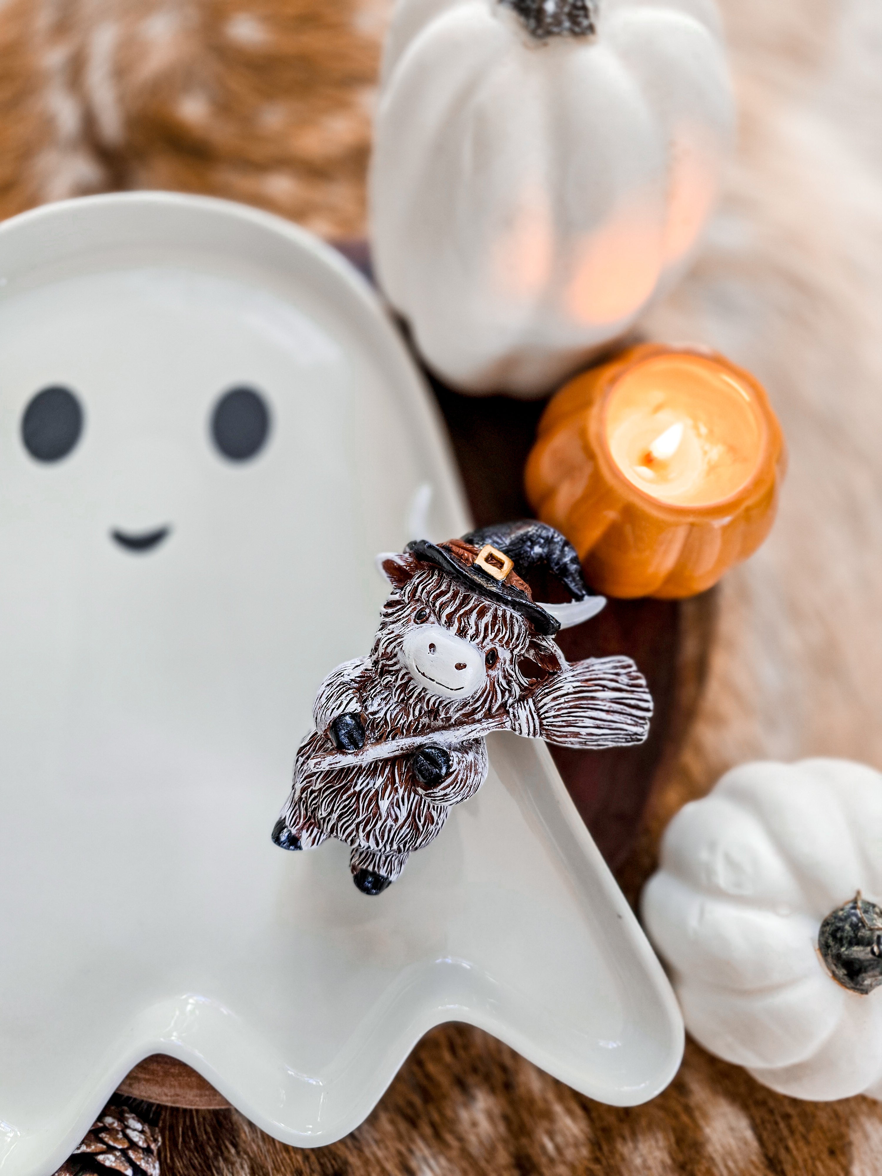 HIGHLAND COW HALLOWEEN ORNAMENT