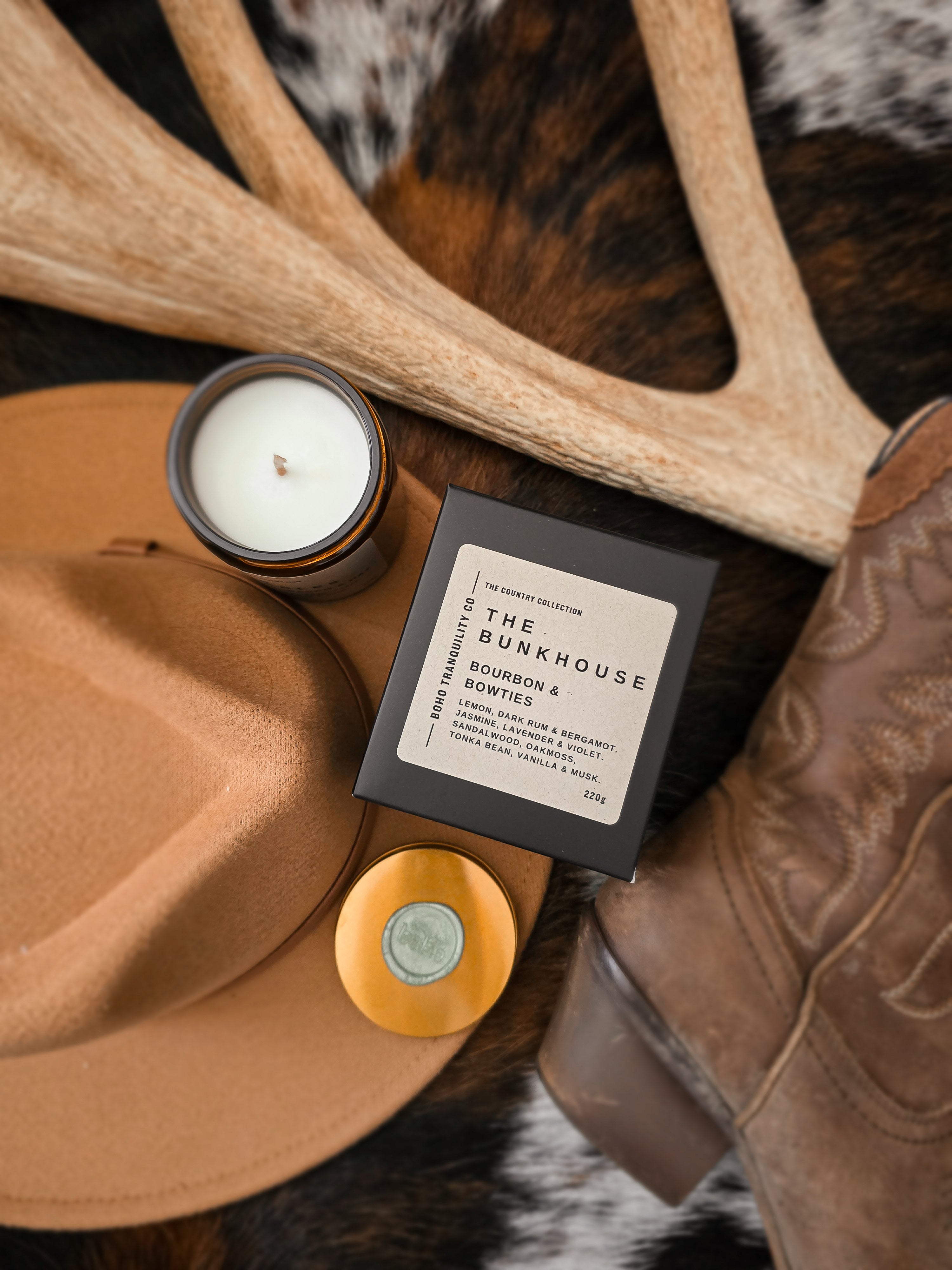 THE COUNTRY COLLECTION: THE BUNKHOUSE - MEDIUM GLASS CANDLE