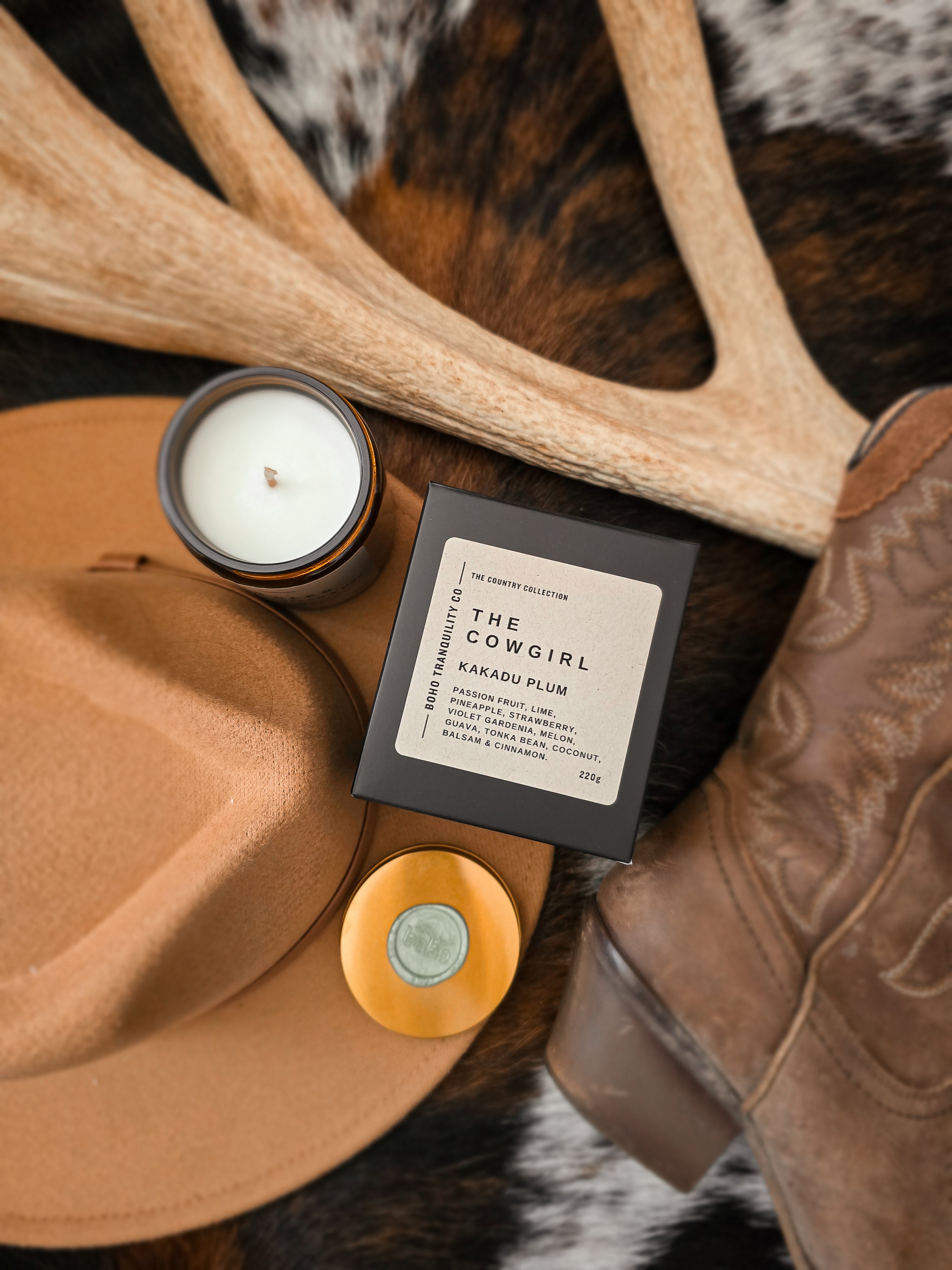 THE COUNTRY COLLECTION: THE COWGIRL - MEDIUM GLASS CANDLE