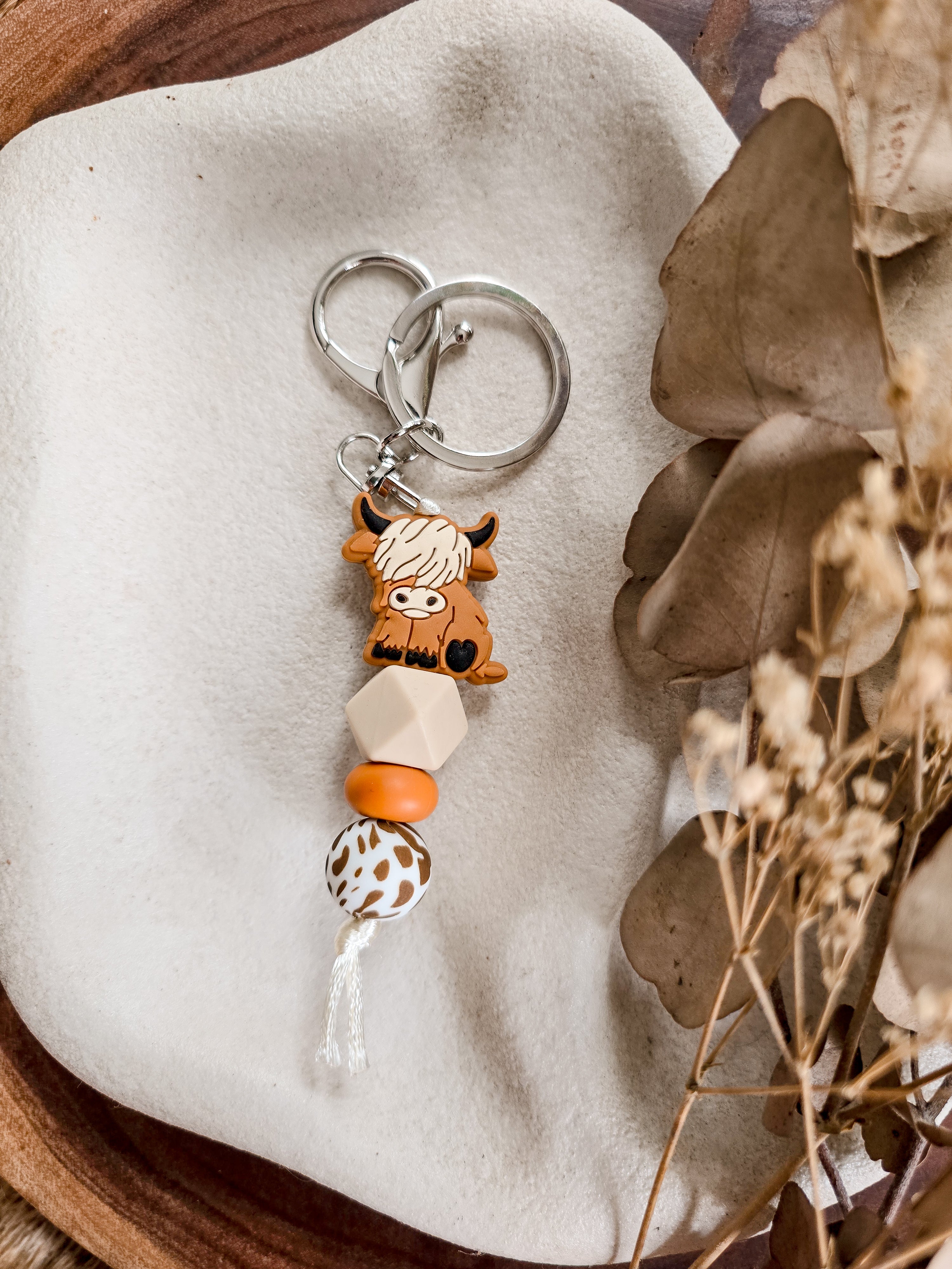 HIGHLAND COW BEADED WESTERN KEYCHAIN - ALYA