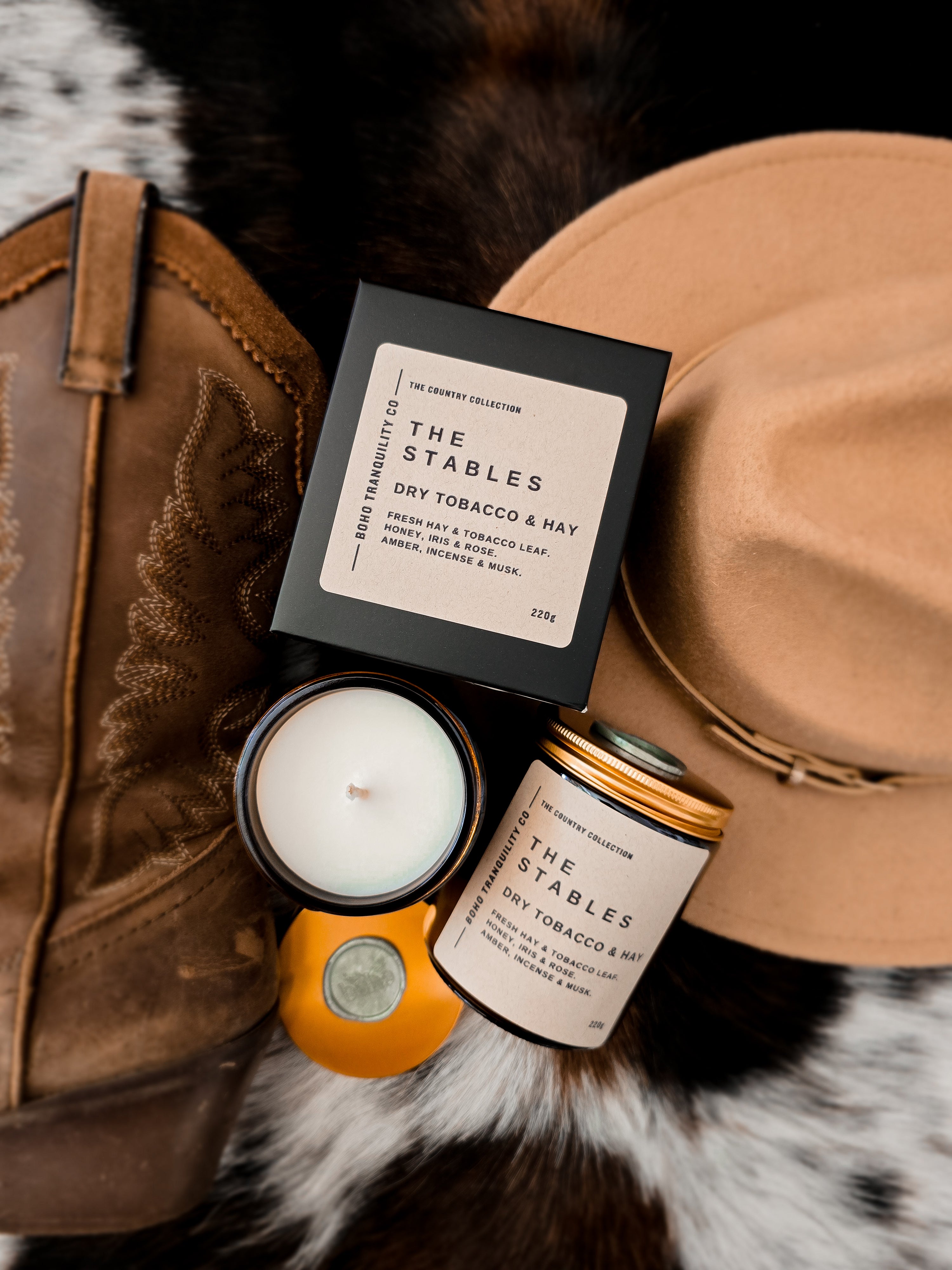 THE COUNTRY COLLECTION: THE STABLES - MEDIUM GLASS CANDLE