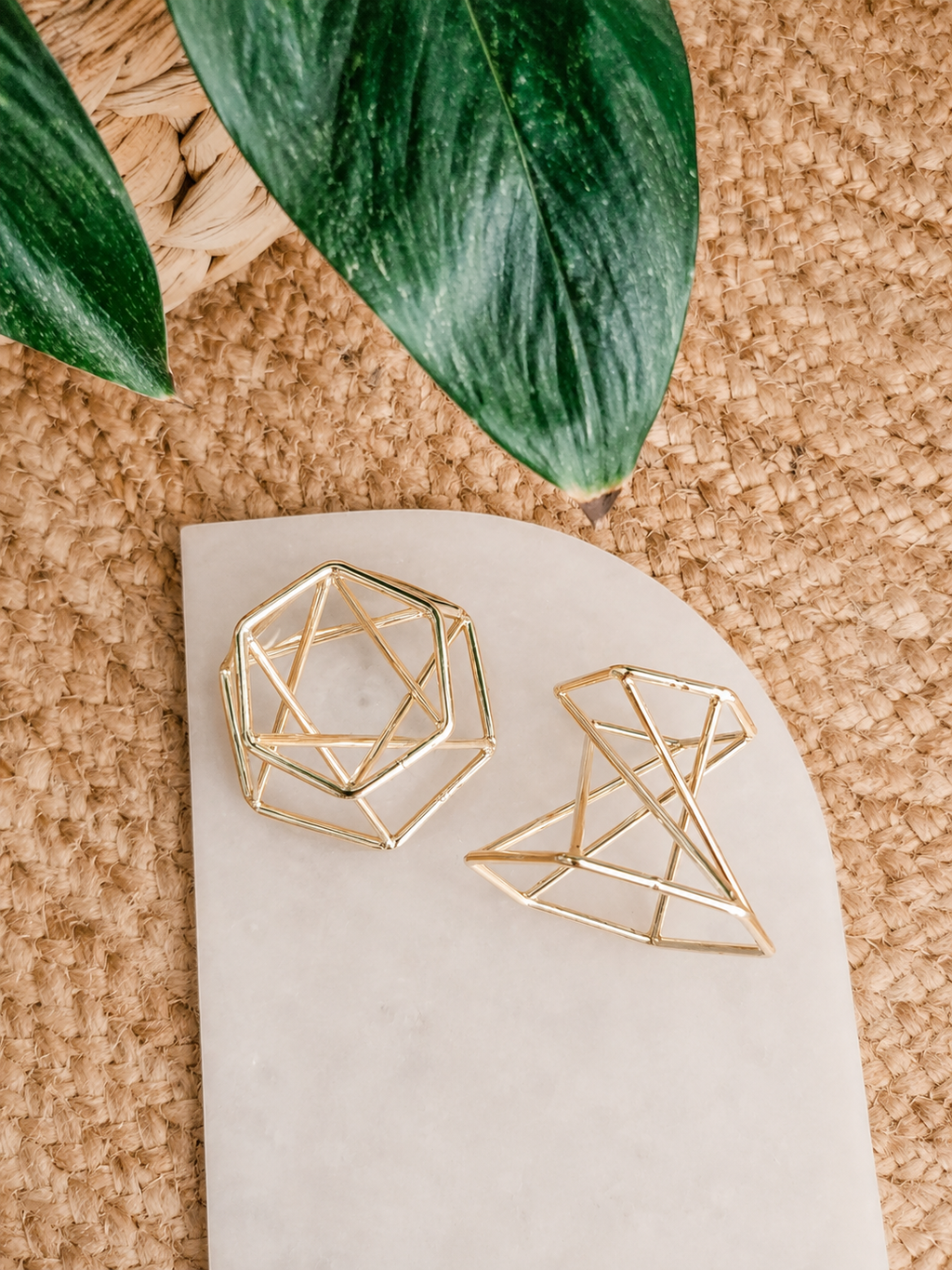 GEOMETRIC CRYSTAL SPHERE STAND