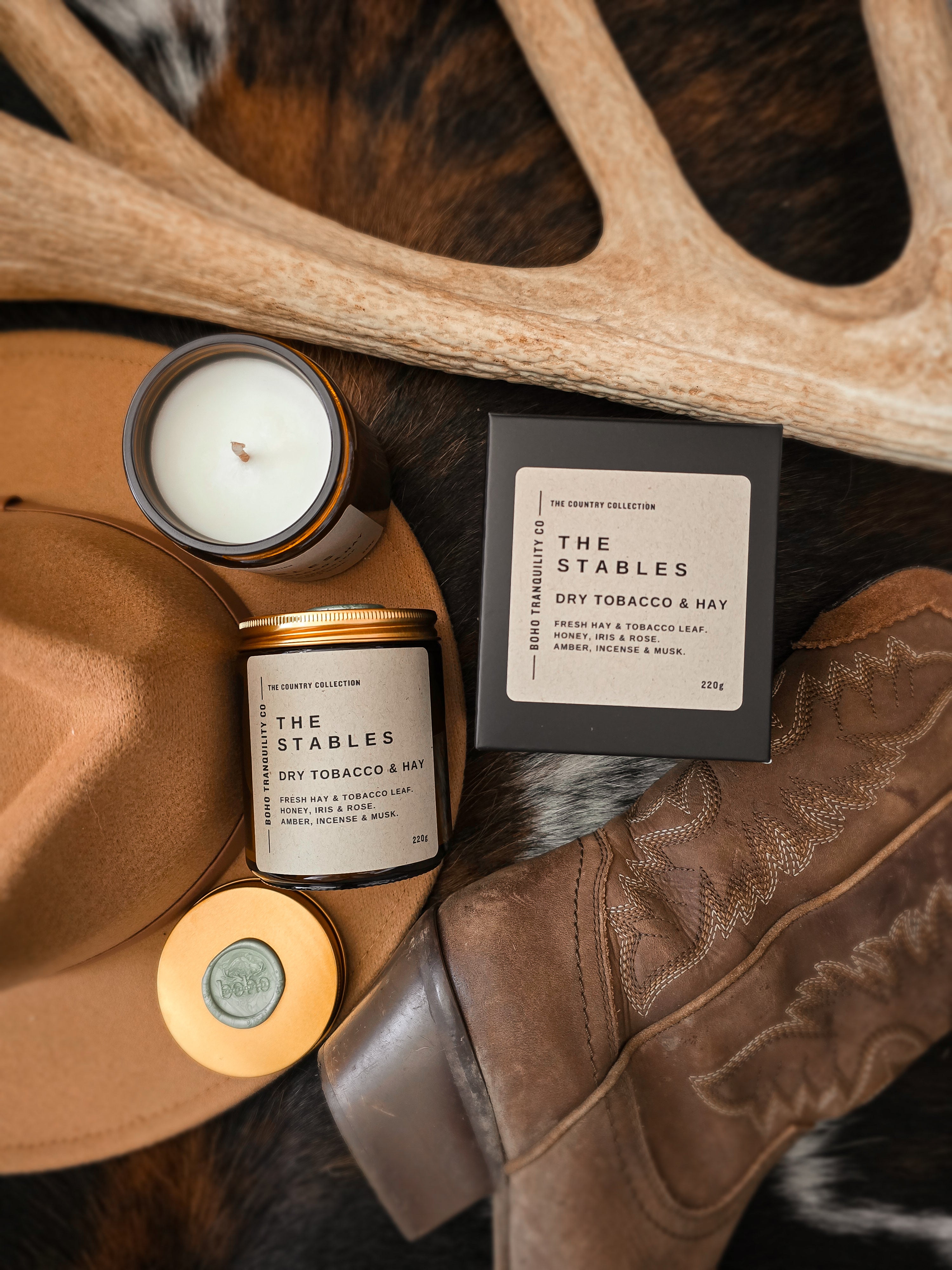 THE COUNTRY COLLECTION: THE STABLES - MEDIUM GLASS CANDLE