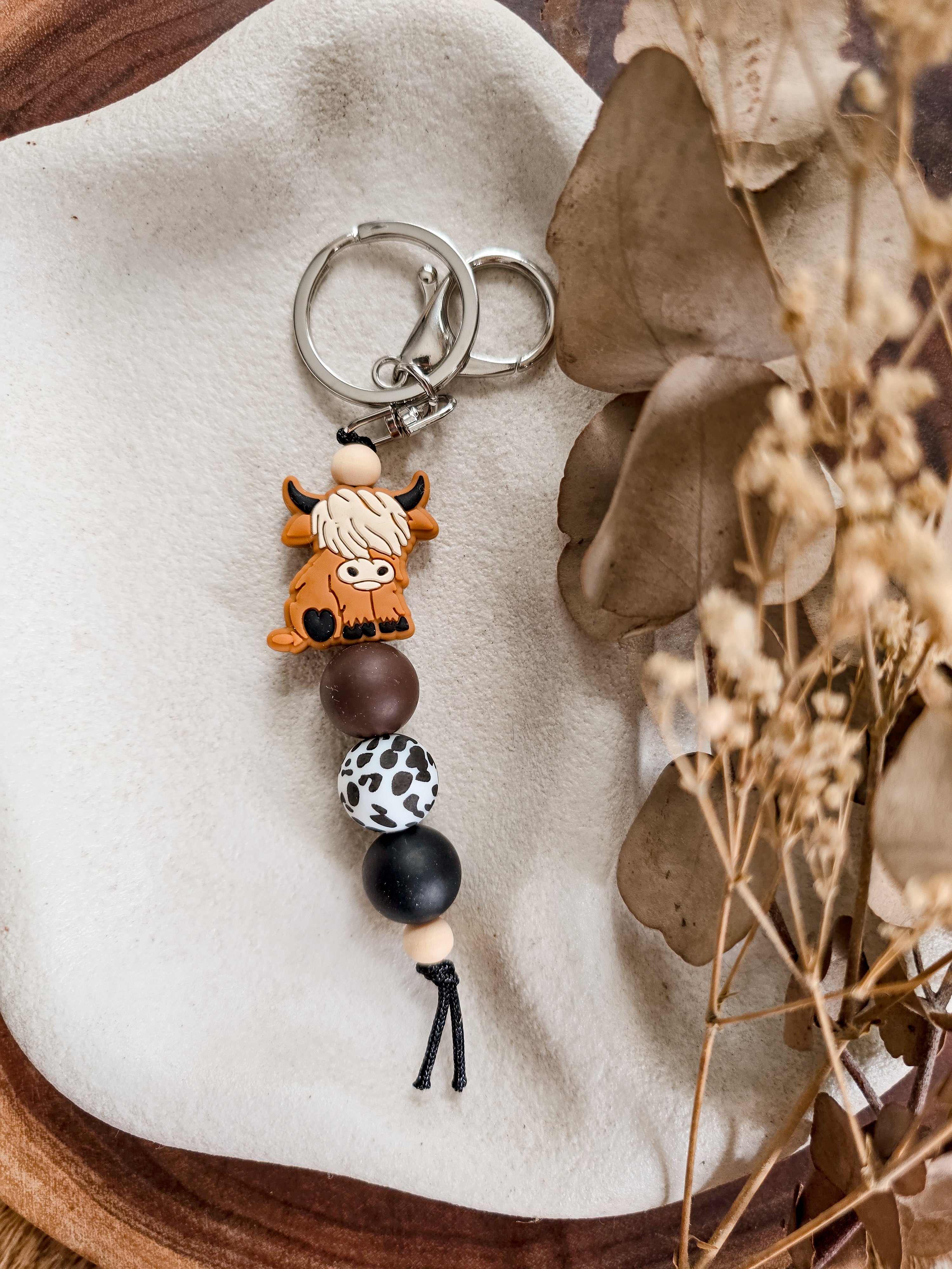 HIGHLAND COW BEADED WESTERN KEYCHAIN - ARIEL